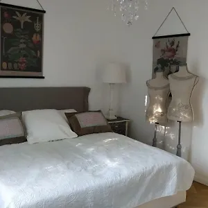  Apartment Namelos Deutschland