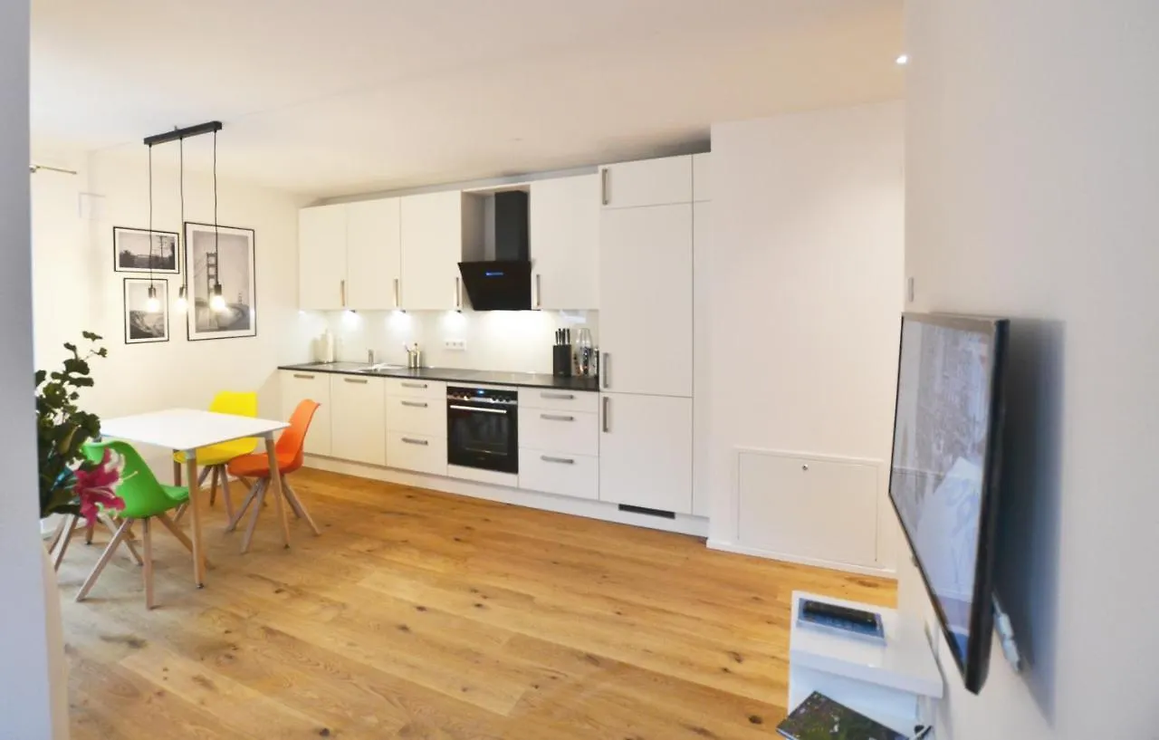 Modern Apartment Near Downtown location